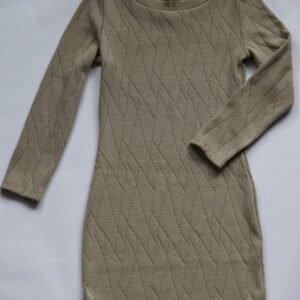 Beige jurk met kabel patroon