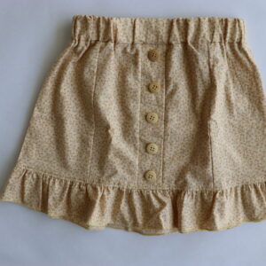 Okergeel rok met houten knopen